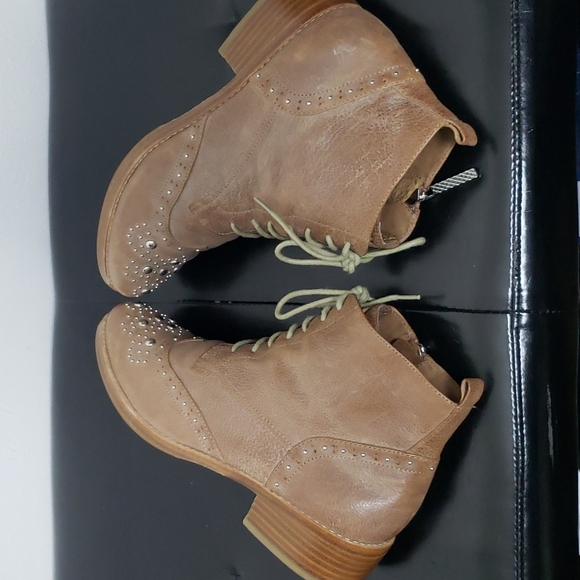 Donald J Pliner Nickki Studded Leather Lace-Up Booties Size 7 - Picture 7 of 15